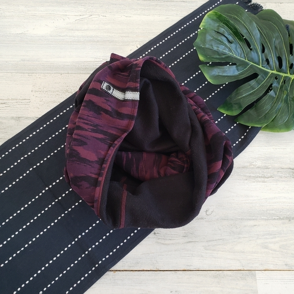 Lululemon Vinyasa Infinity Circle Scarf Fleece Lined Snap